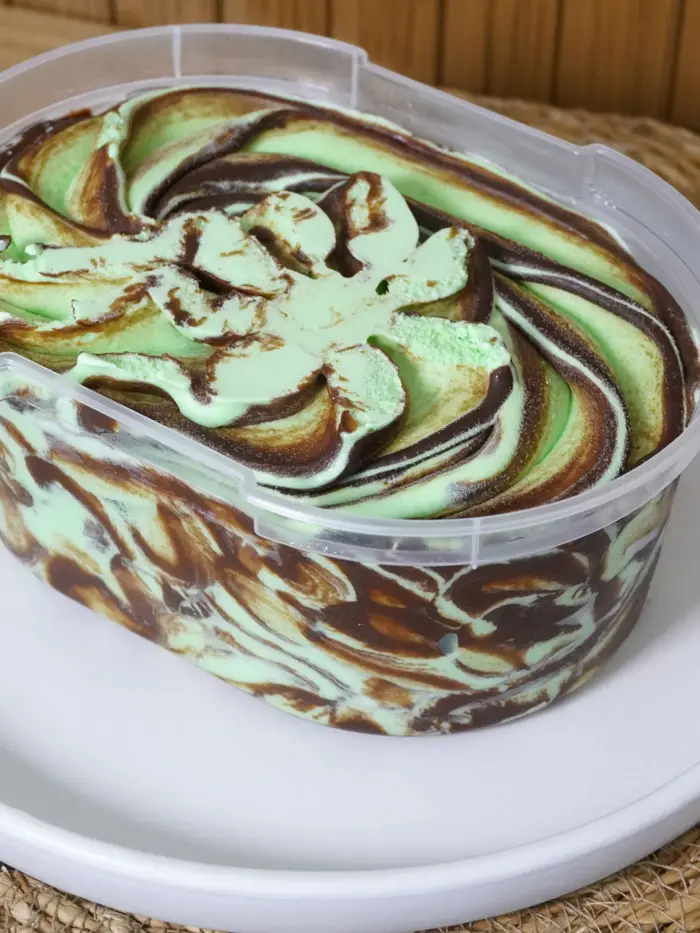 Pote de 1 litro de gelato Menta trufada